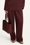 Meike satin trousers bordeaux stylein model image front close