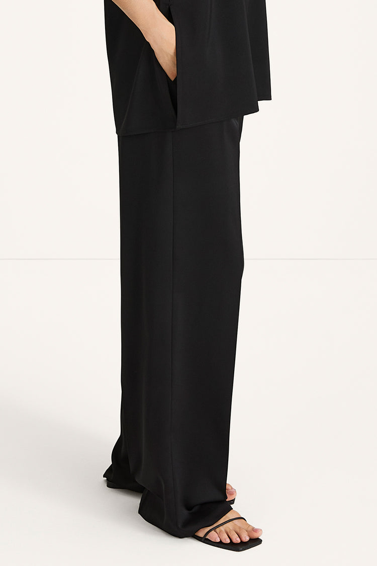 Meike satin wide leisure trousers black stylein model image side close