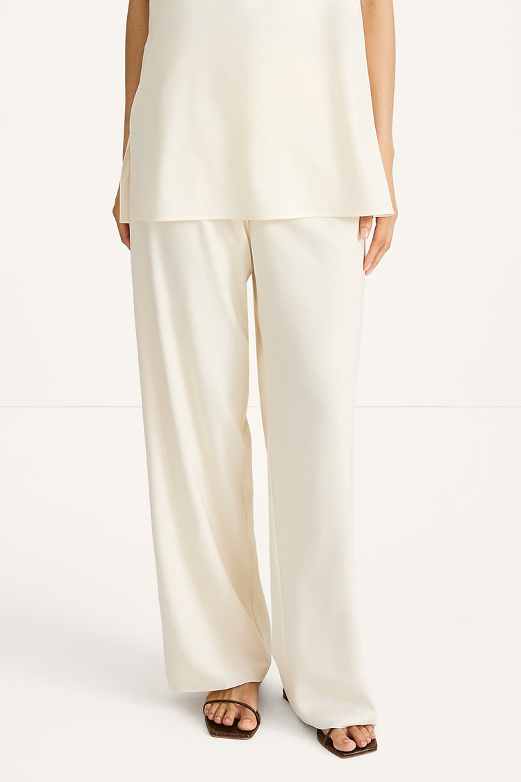 Meike satin wide leisure trousers ivory stylein model image front close