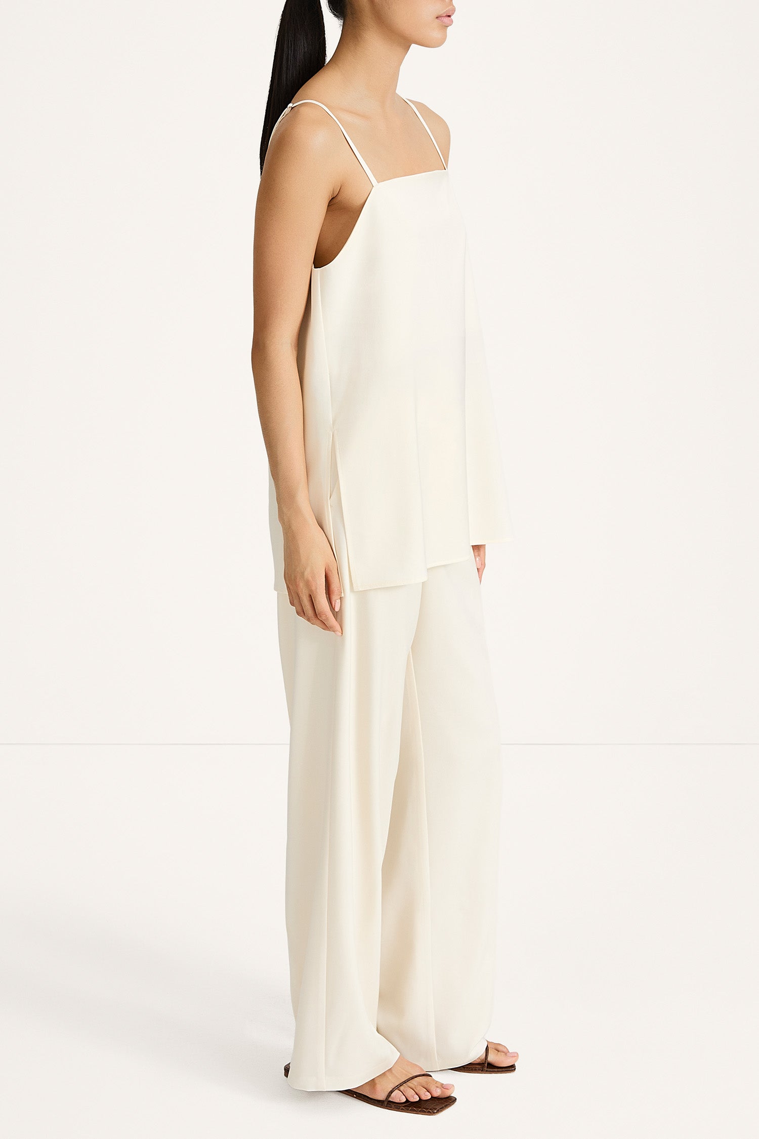 Meike satin wide leisure trousers ivory stylein model image side