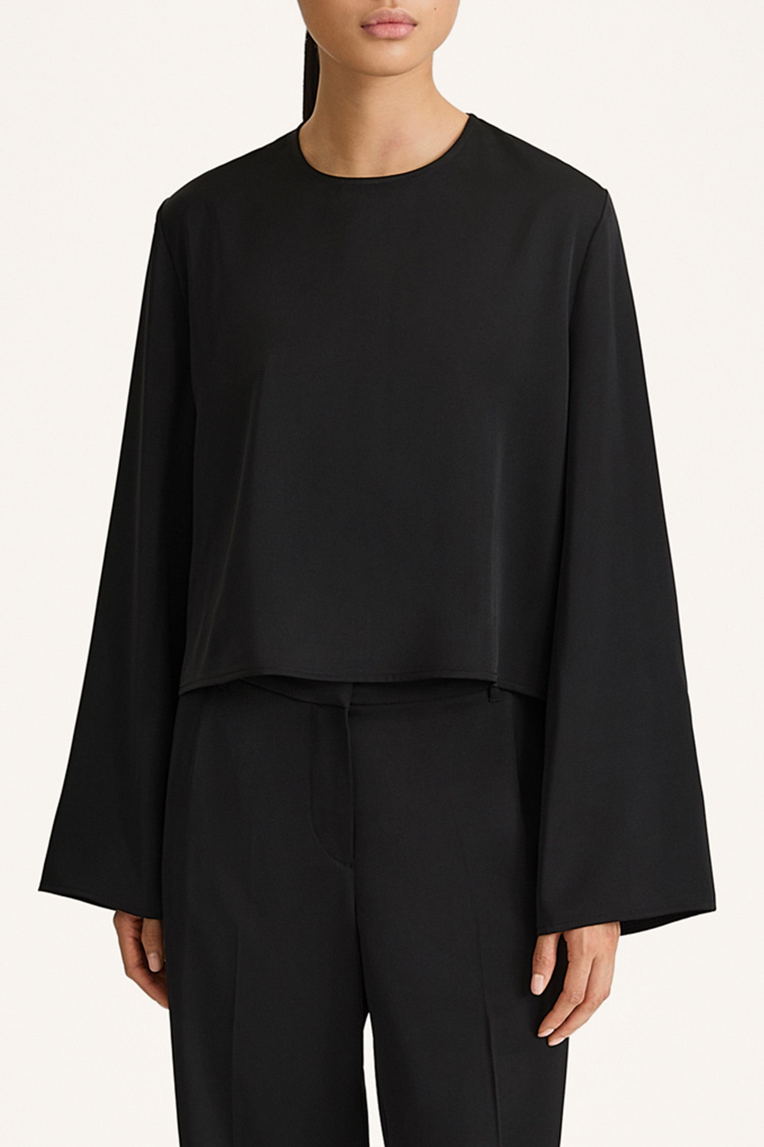 BLACK WIDE SLEEVE BLOUSE STYLEIN Mirai close up
