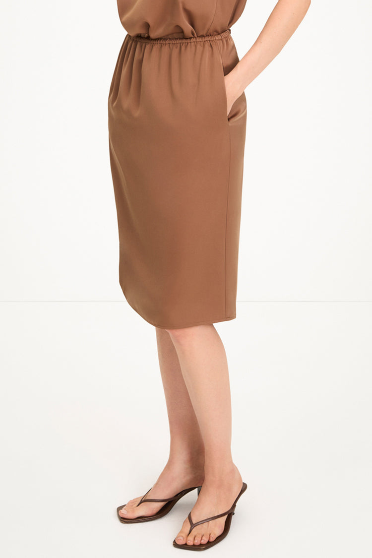 Molene midi satin skirt hazel stylein model image side close