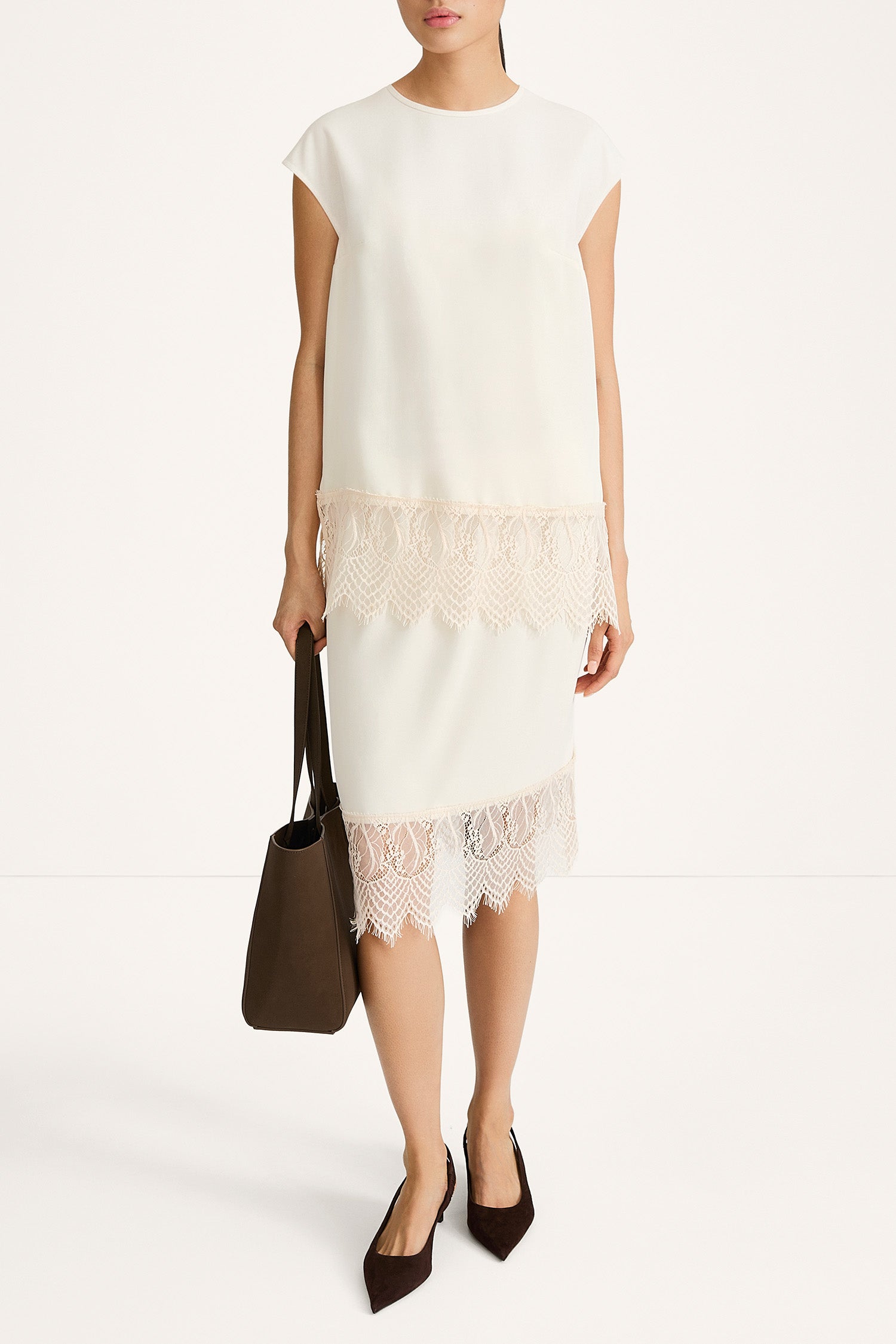Muccino sleeveless blouse lace detail stylein model image front