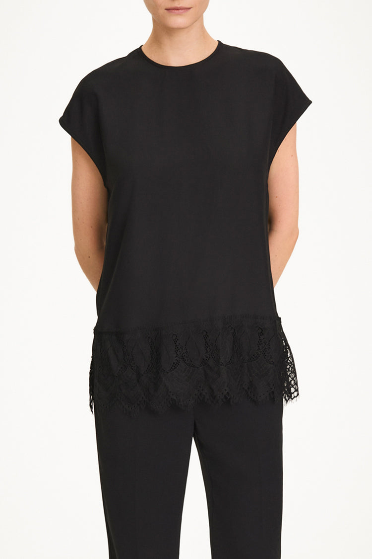 Muccino sleeveless blouse lace detail stylein model image front close