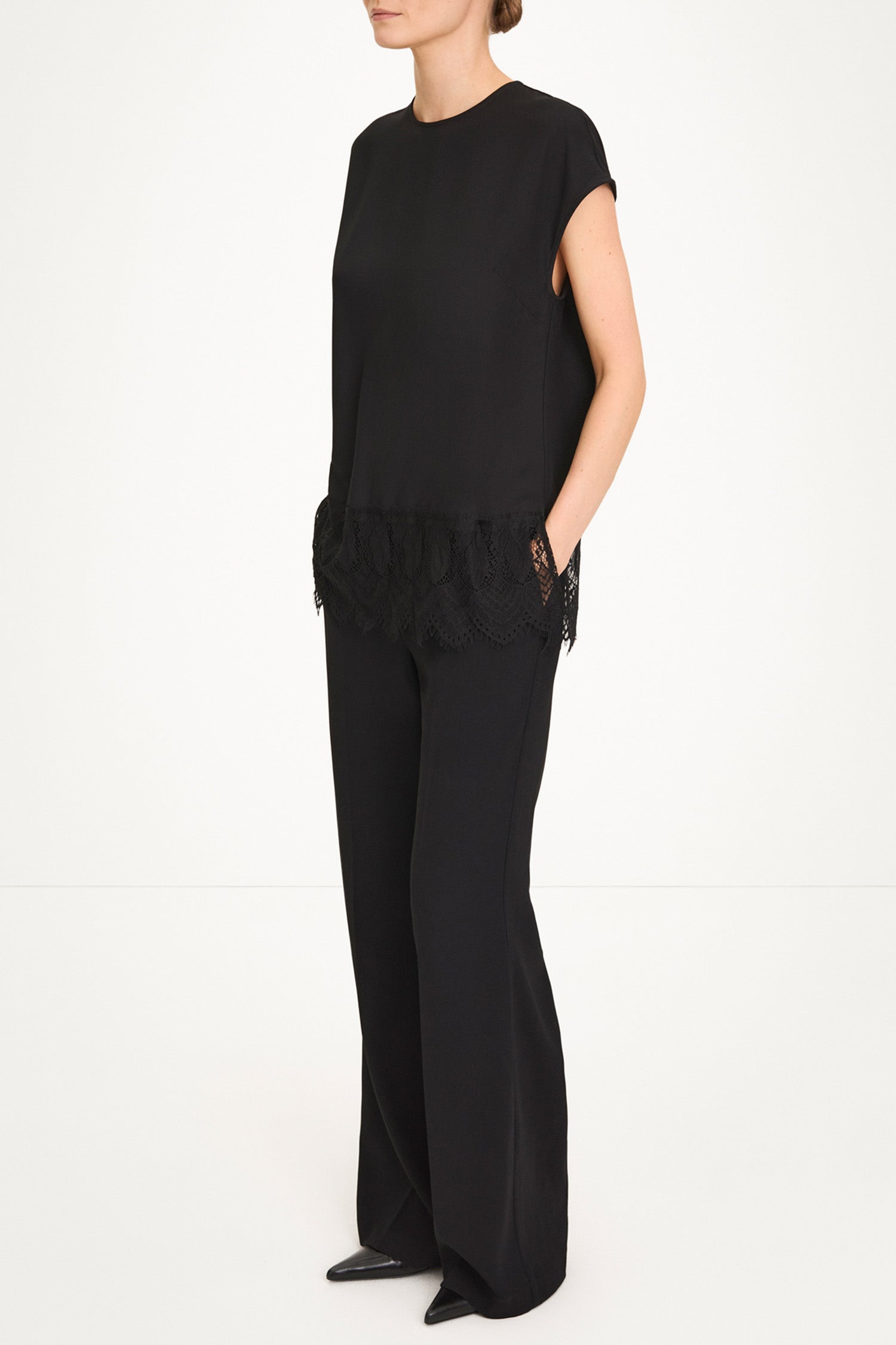 Muccino sleeveless blouse lace detail stylein model image side