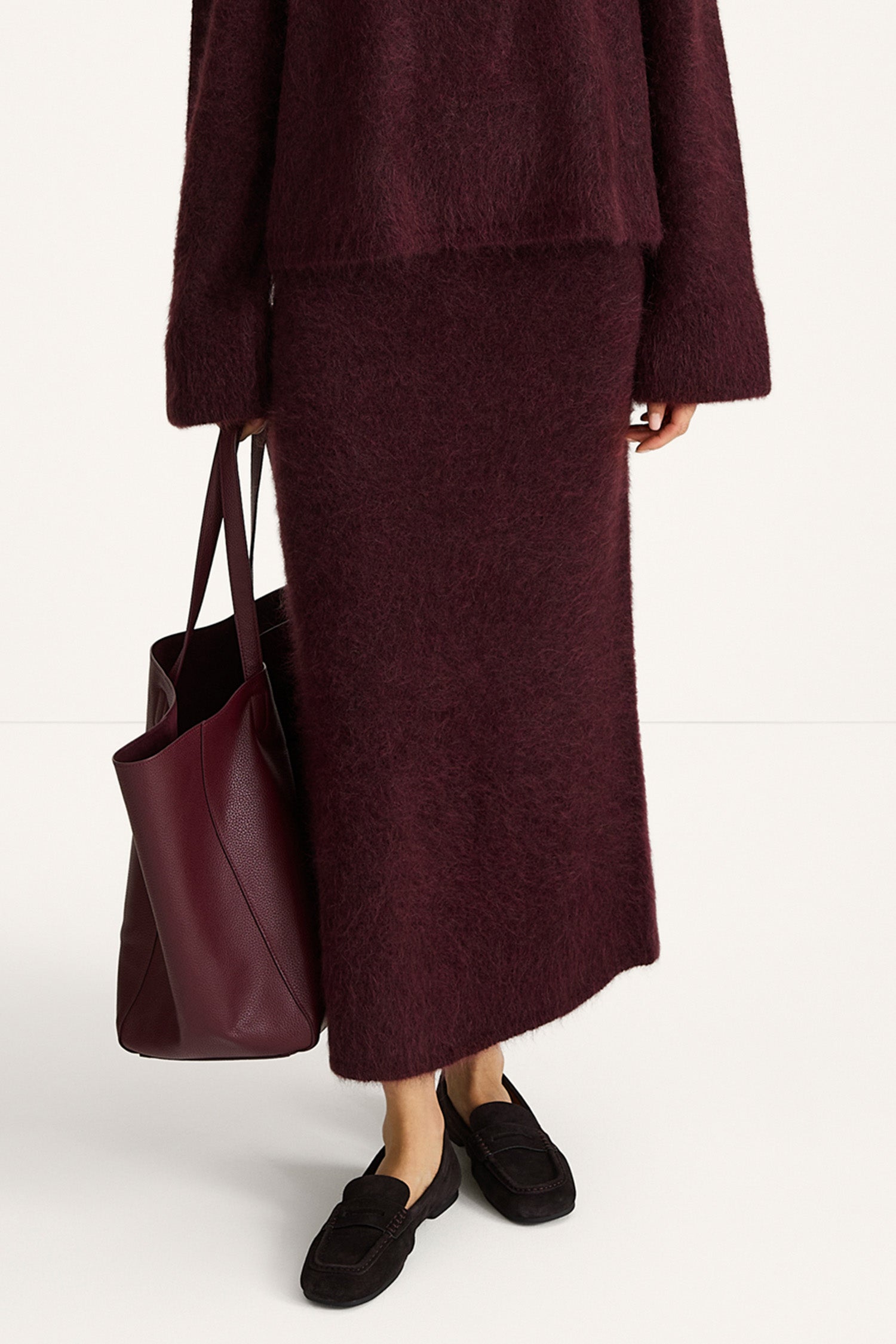 Nanie knitted long mohair skirt bordeaux stylein model image front close