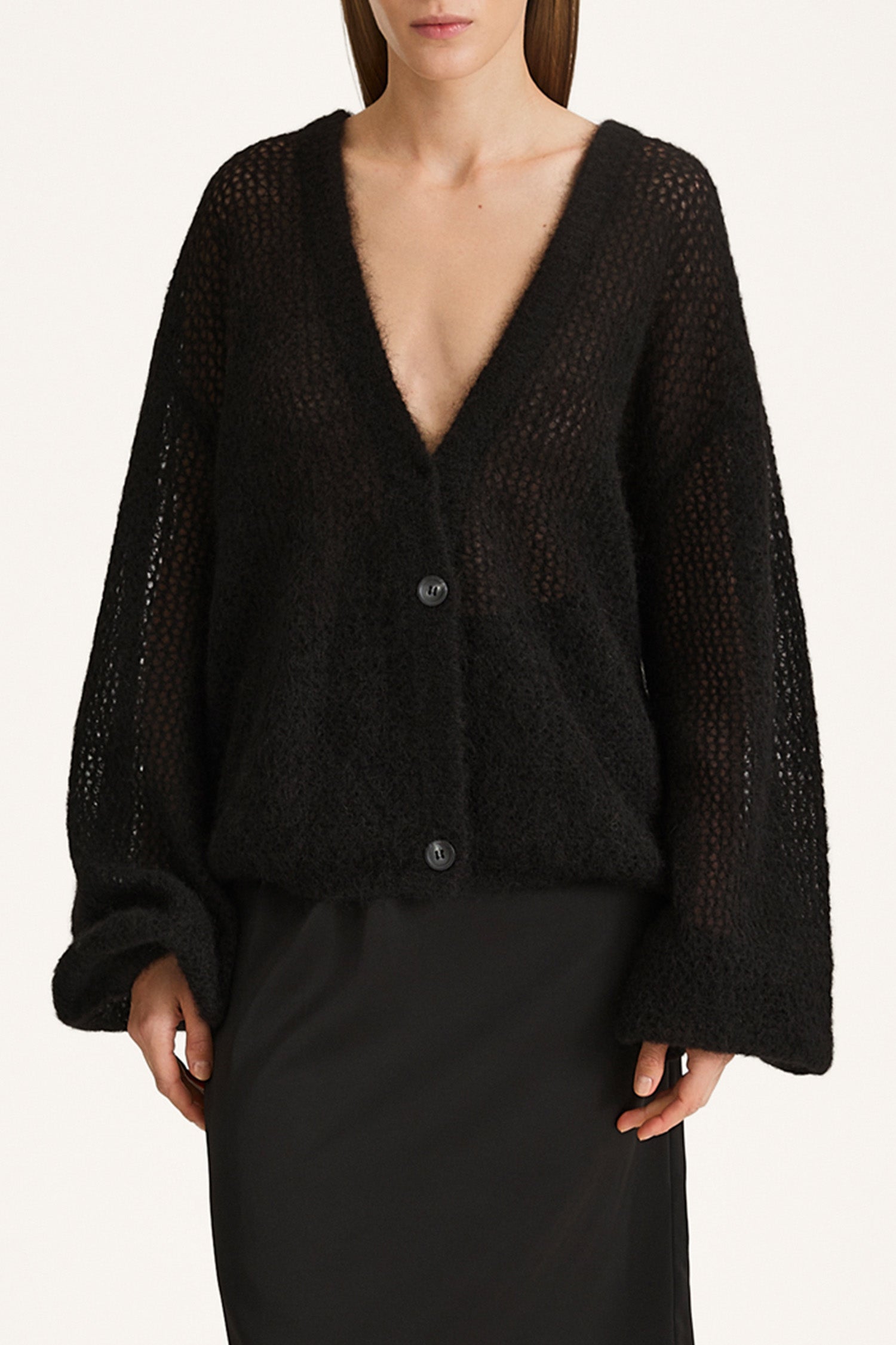 Nasira loose fitted v-neck cardigan black stylein detail