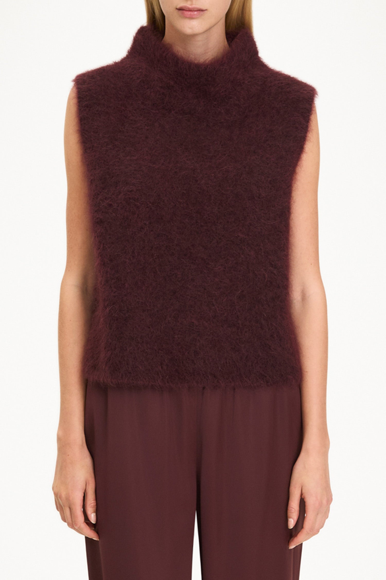 Nellie sleeveless knitted mohair top bordeaux stylein model image front close