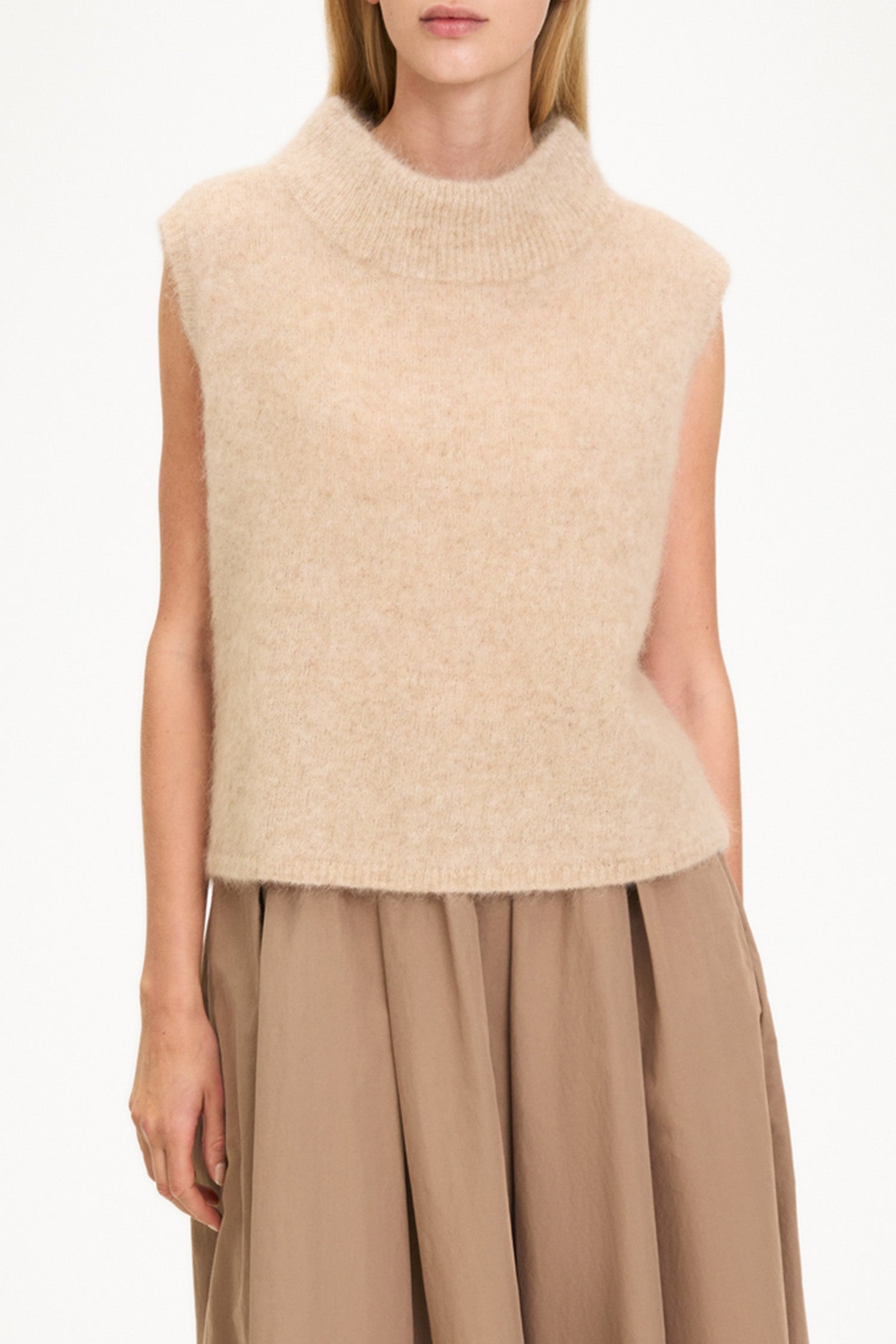 Nellie sleeveless knitted mohair top oyster stylein model image front close