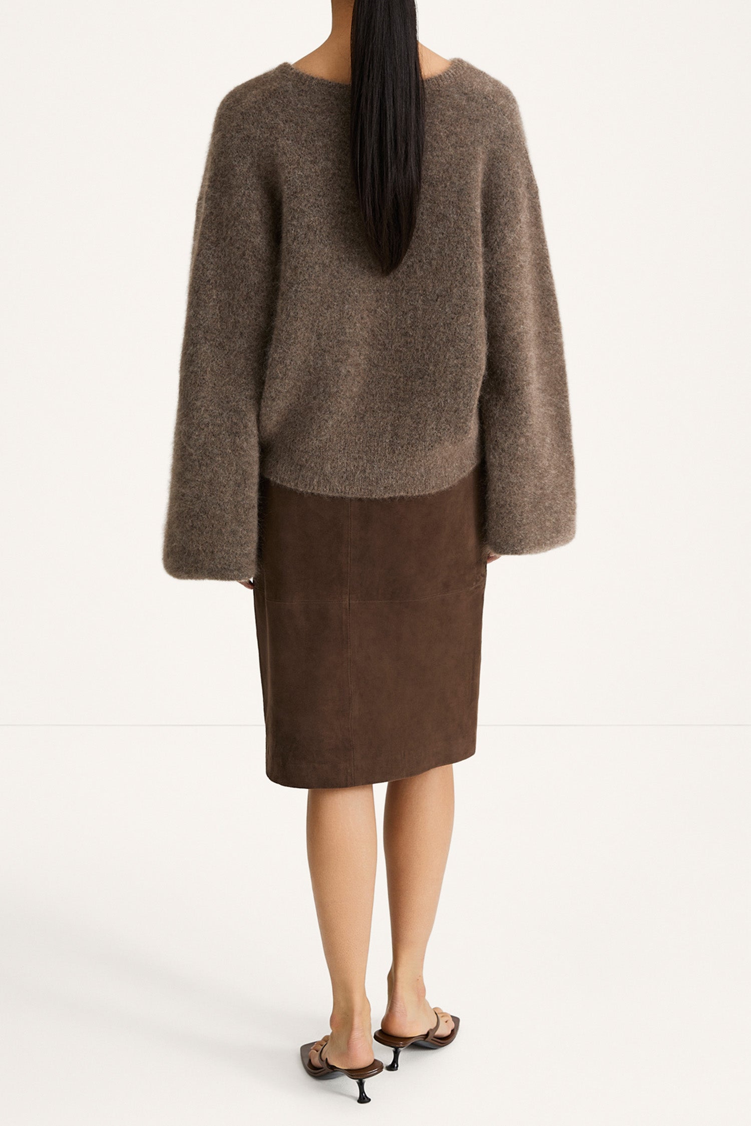 Nemoli v-neck sweater mohair brown stylein model image back