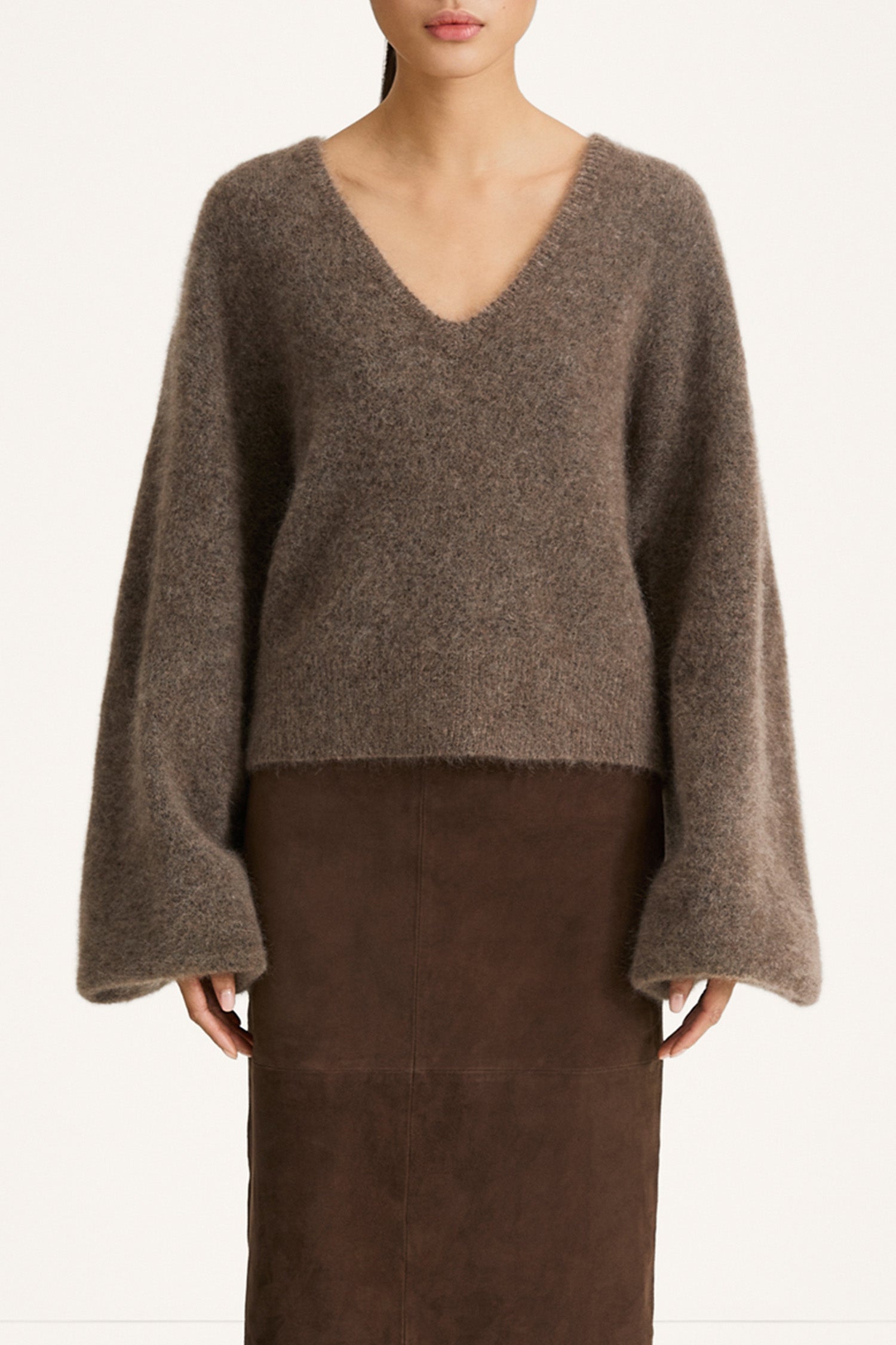 Nemoli v-neck sweater mohair brown stylein model image front close