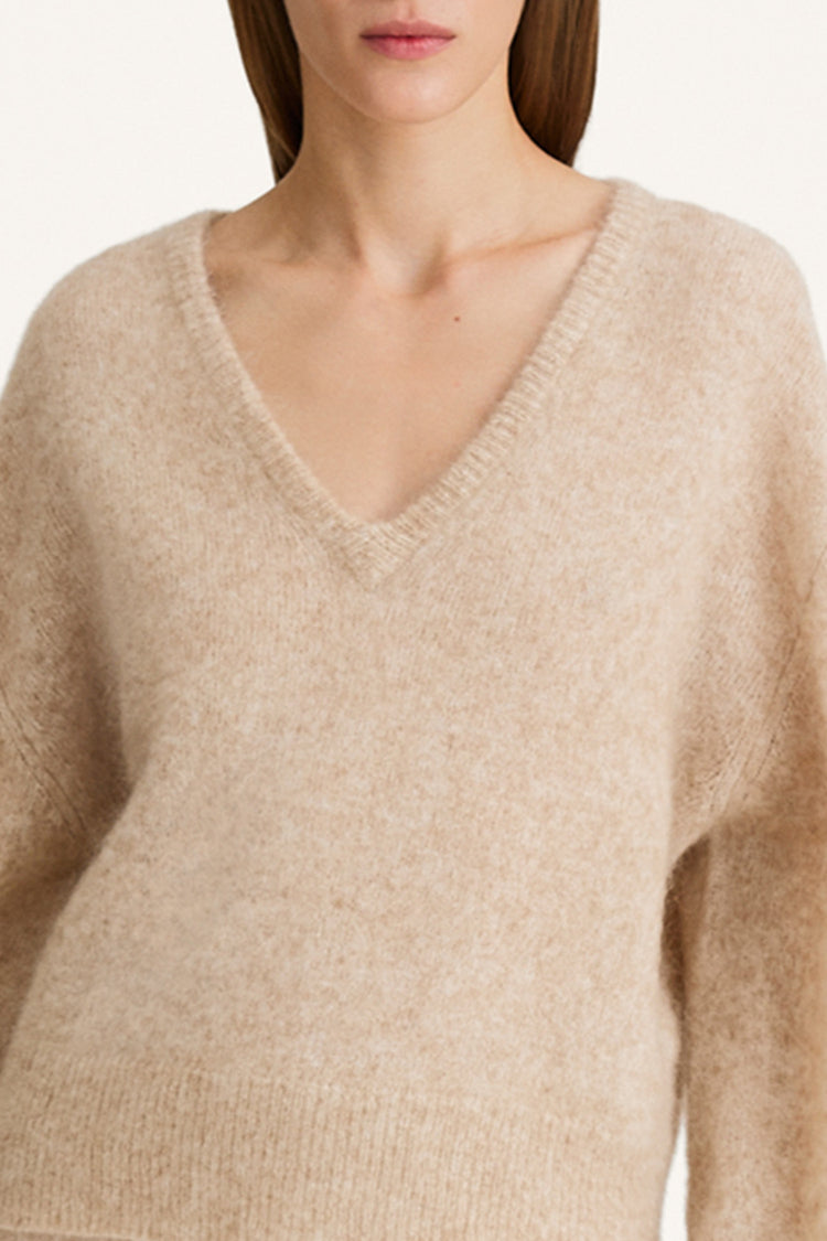 Nemoli v-neck sweater mohair oyster stylein model image front close-up