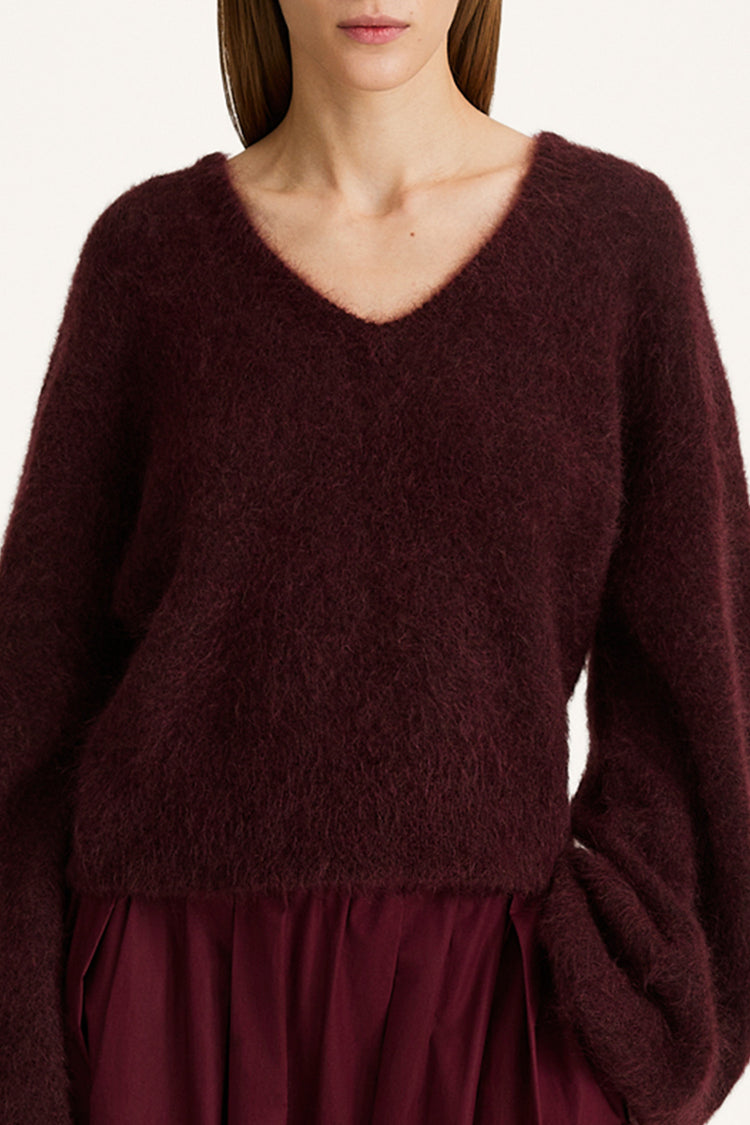 Nemoli sweater mohair bordeaux stylein model image close-up
