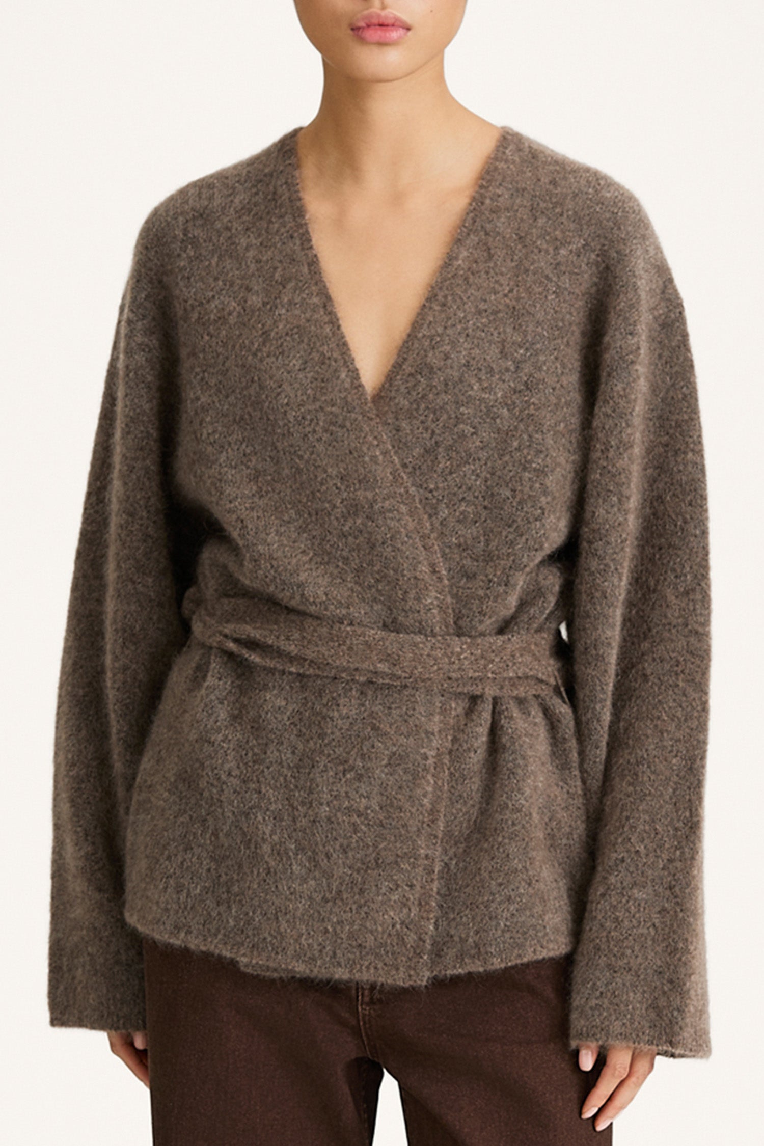 Neriselle mohair cardigan brown stylein model image front close