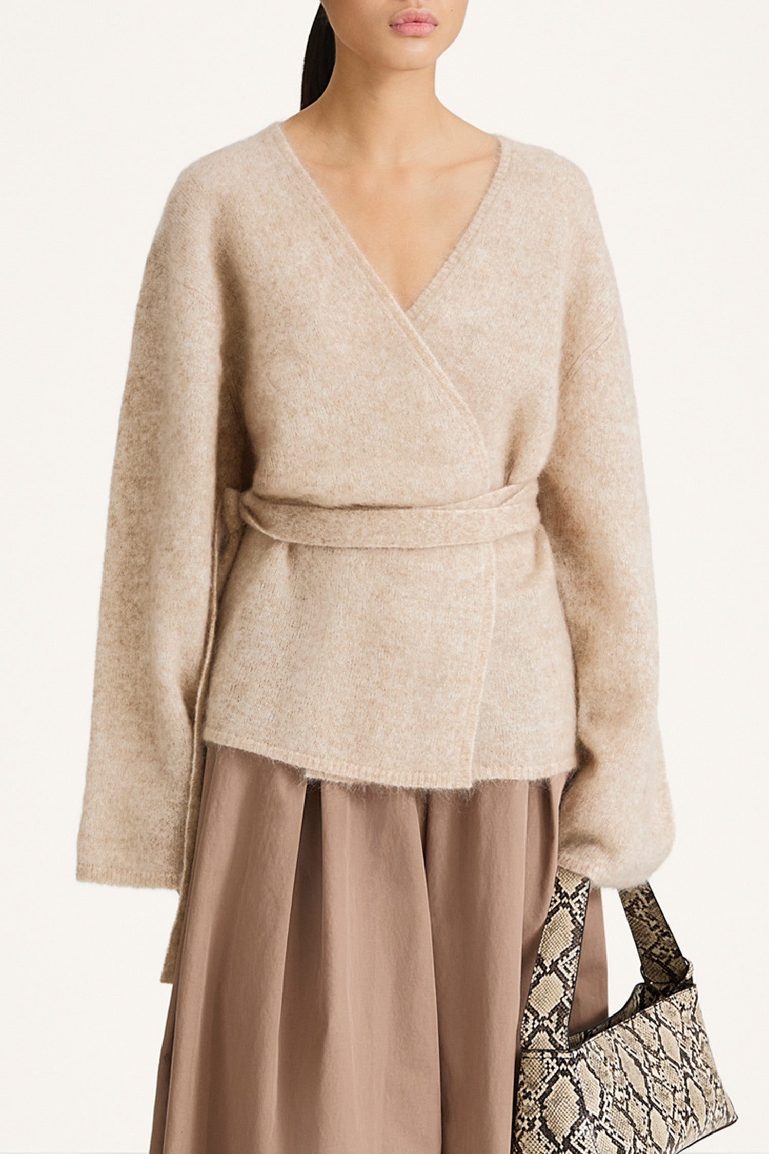 Neriselle mohair cardigan oyster stylein model image front close