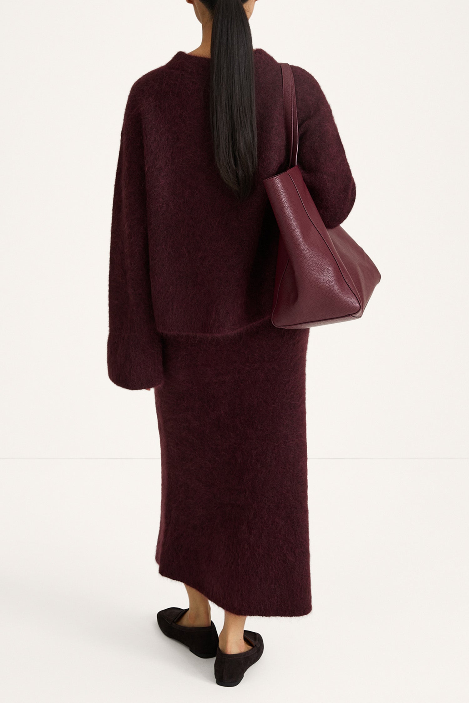 Niclas short sweater bordeaux stylein model image back