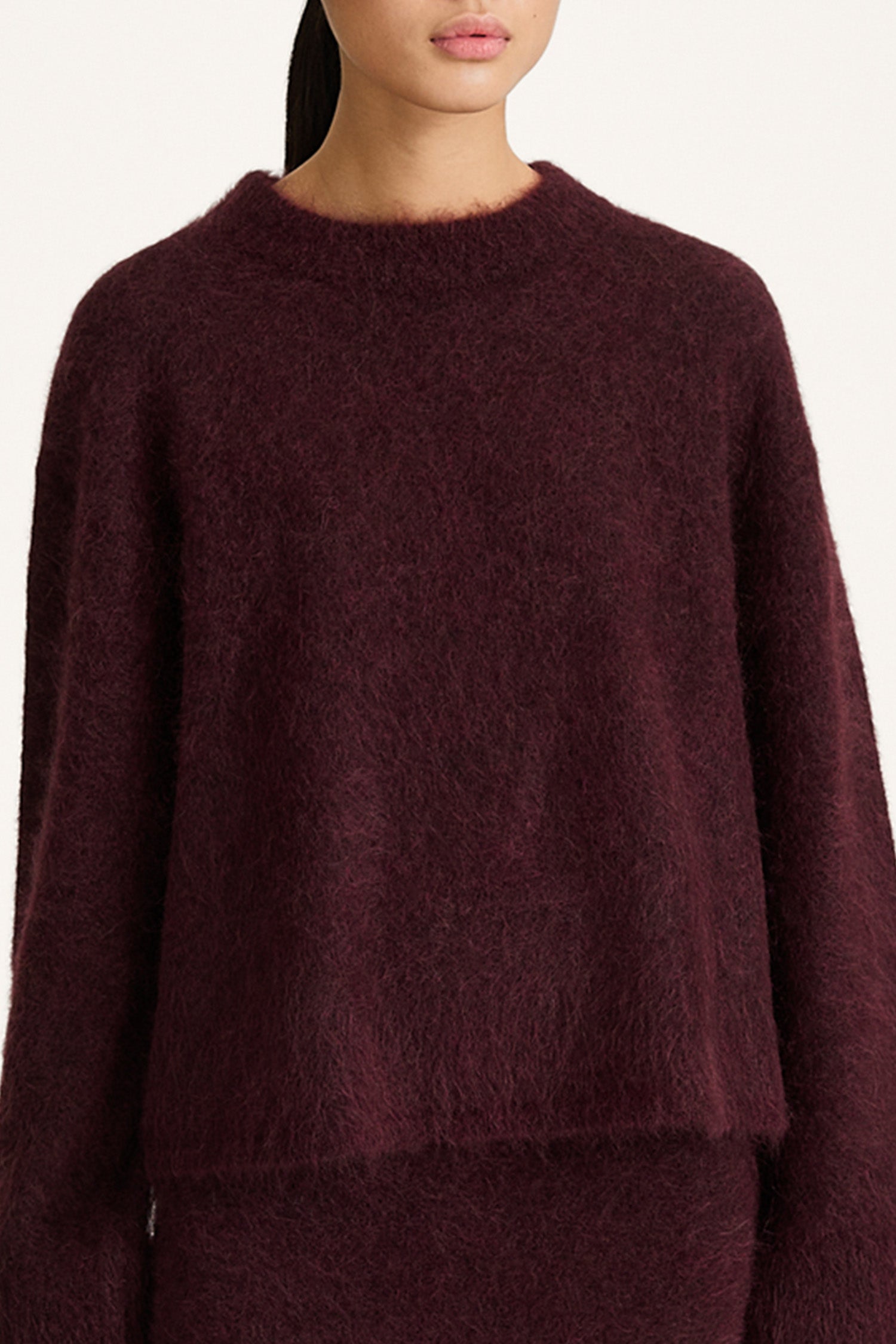 Niclas short sweater bordeaux stylein model image front close up
