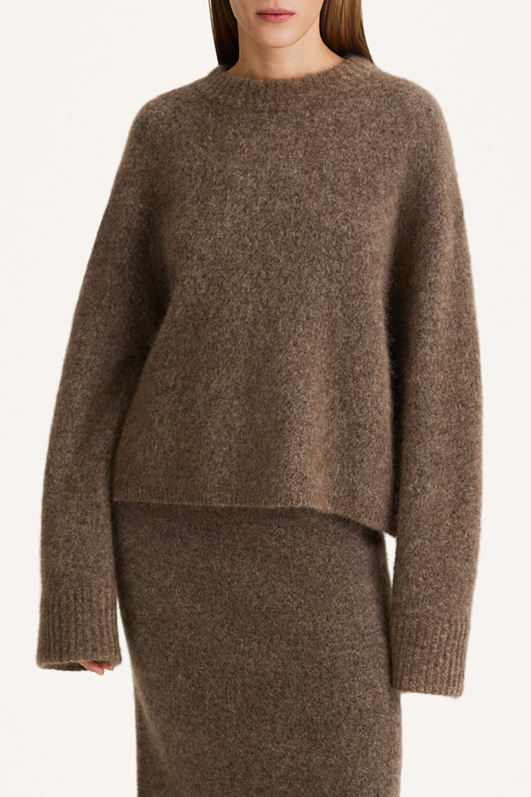 Niclas short mohair sweater brown stylein model image front close