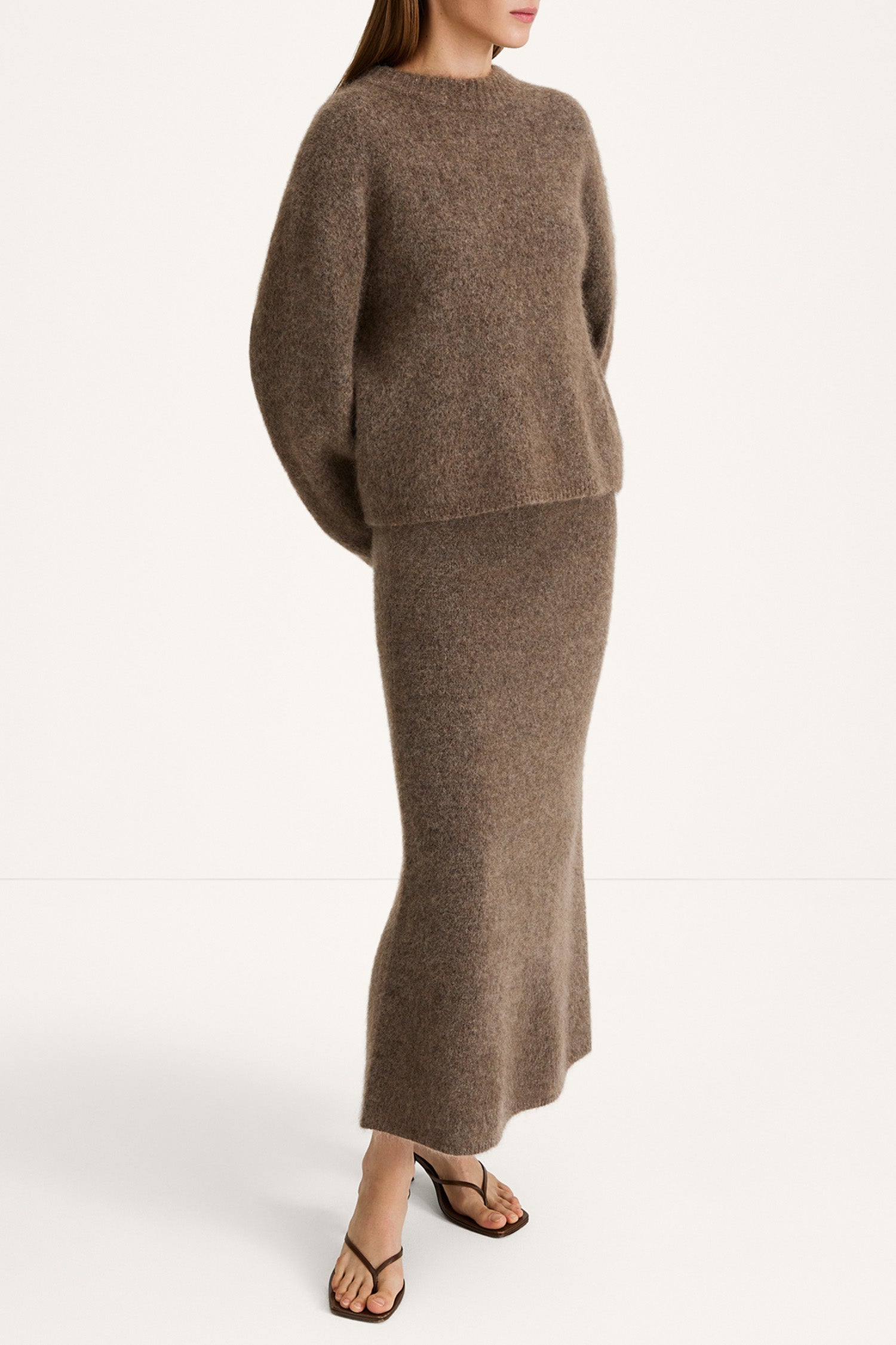 Niclas short mohair sweater brown stylein model image side