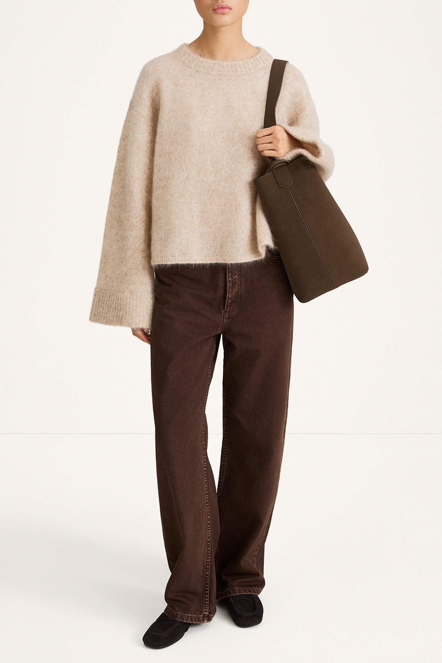 Niclas short sweater oyster stylein model image front