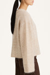 Niclas short sweater oyster stylein model image side close up
