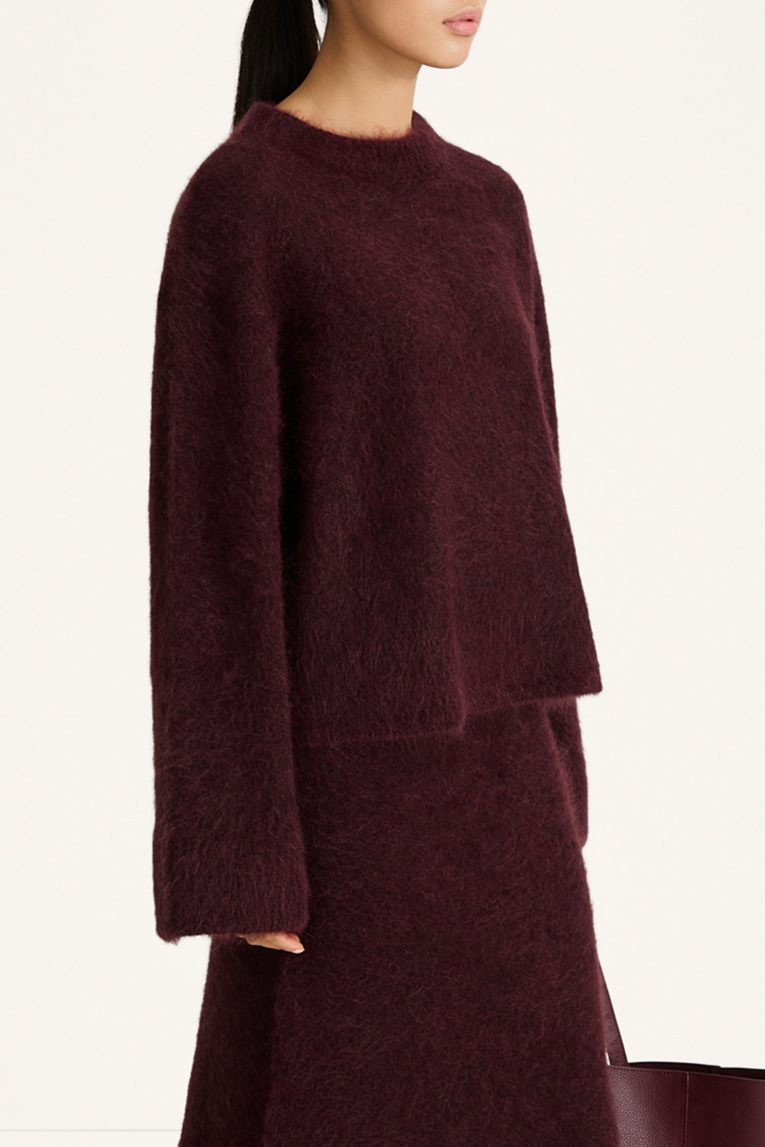Niclas short sweater bordeaux stylein model image