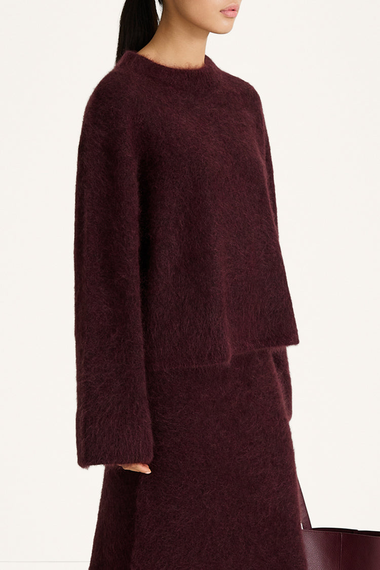 Niclas short sweater bordeaux stylein model image