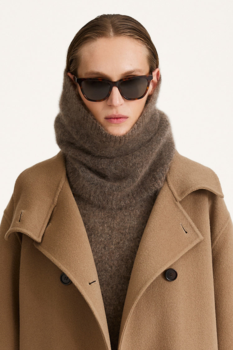 Niko knitted mohair scarf brown stylein model image front