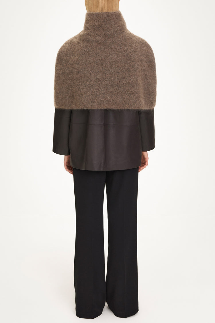 Noce cape knitted mohair blend brown stylein model image back