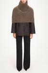 Noce cape knitted mohair blend brown stylein model image front
