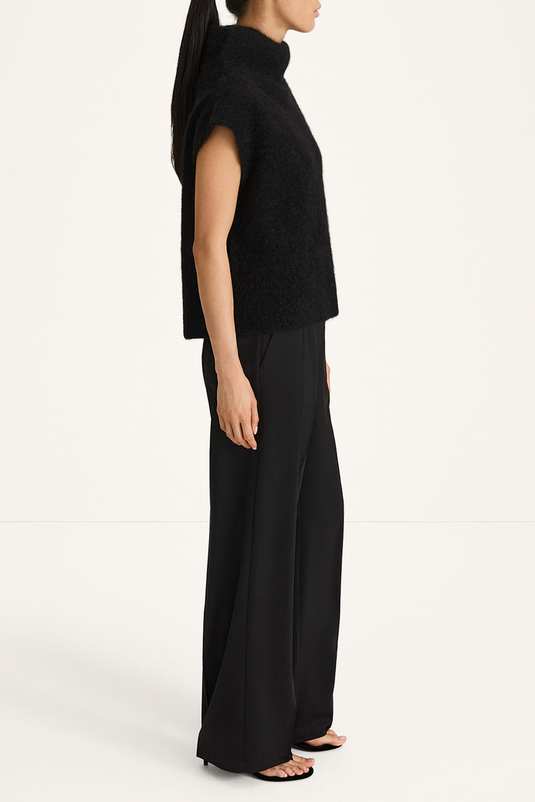 Noelia knitted polo top sleeveless black stylein side