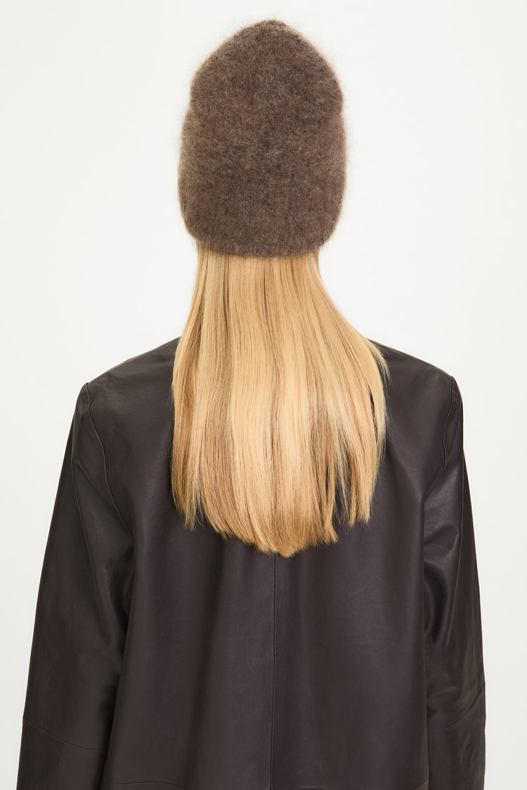 Nyla beanie mohair blend brown stylein model image back
