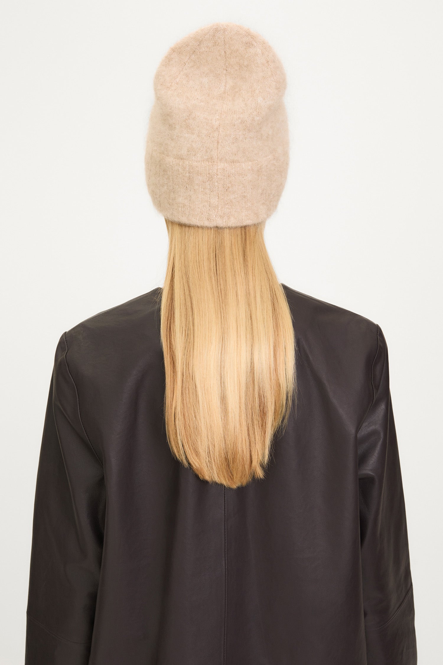 Nyla beanie mohair blend oyster stylein model image back