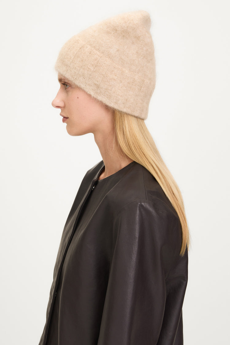 Nyla beanie mohair blend oyster stylein model image side
