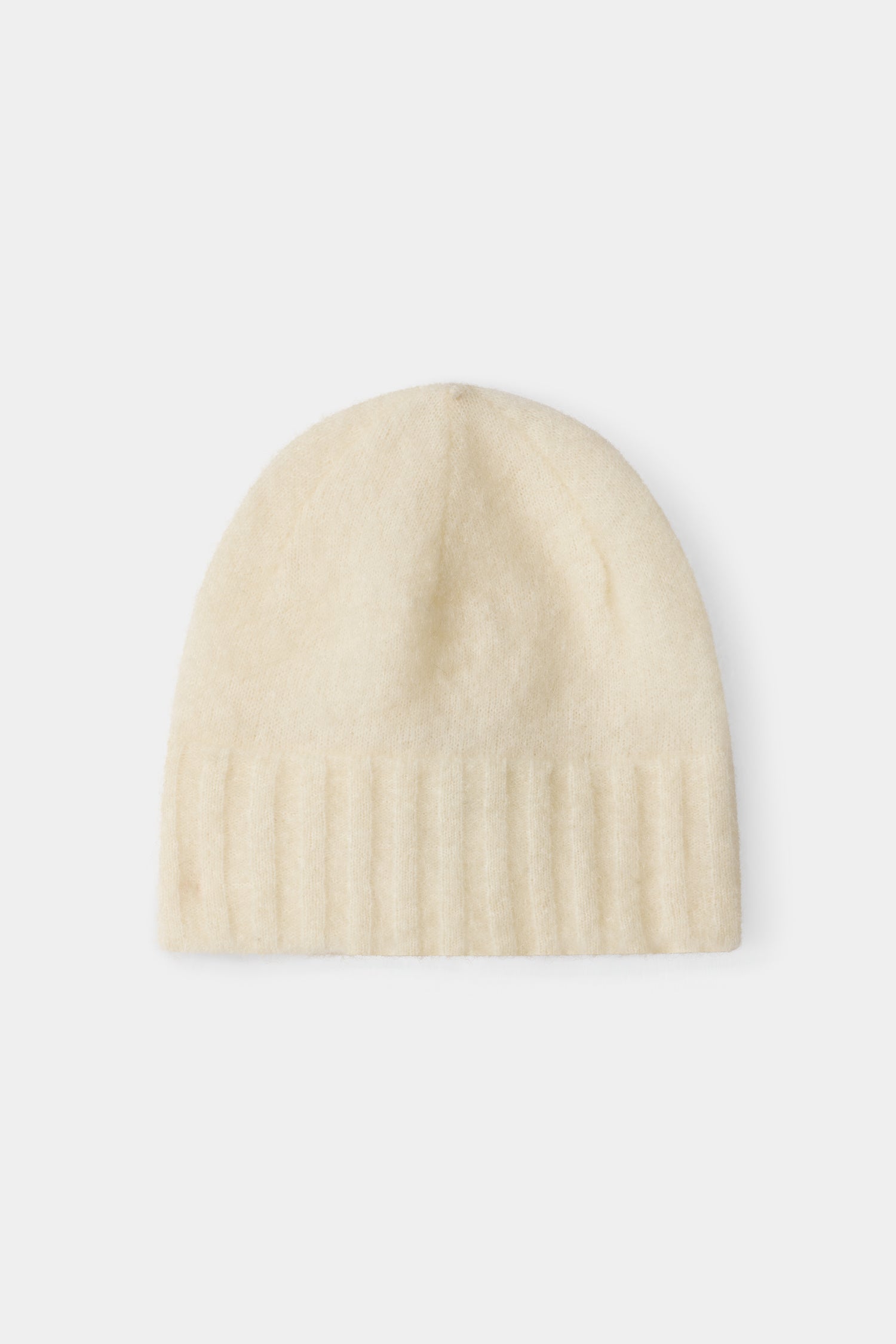 white knitted mohair beanie hat stylein Nyla packshot