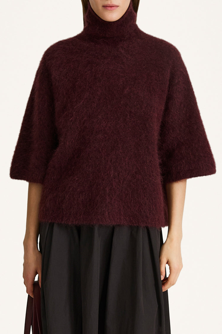 Nyssa short sleeve knitted top bordeaux stylein model image front close