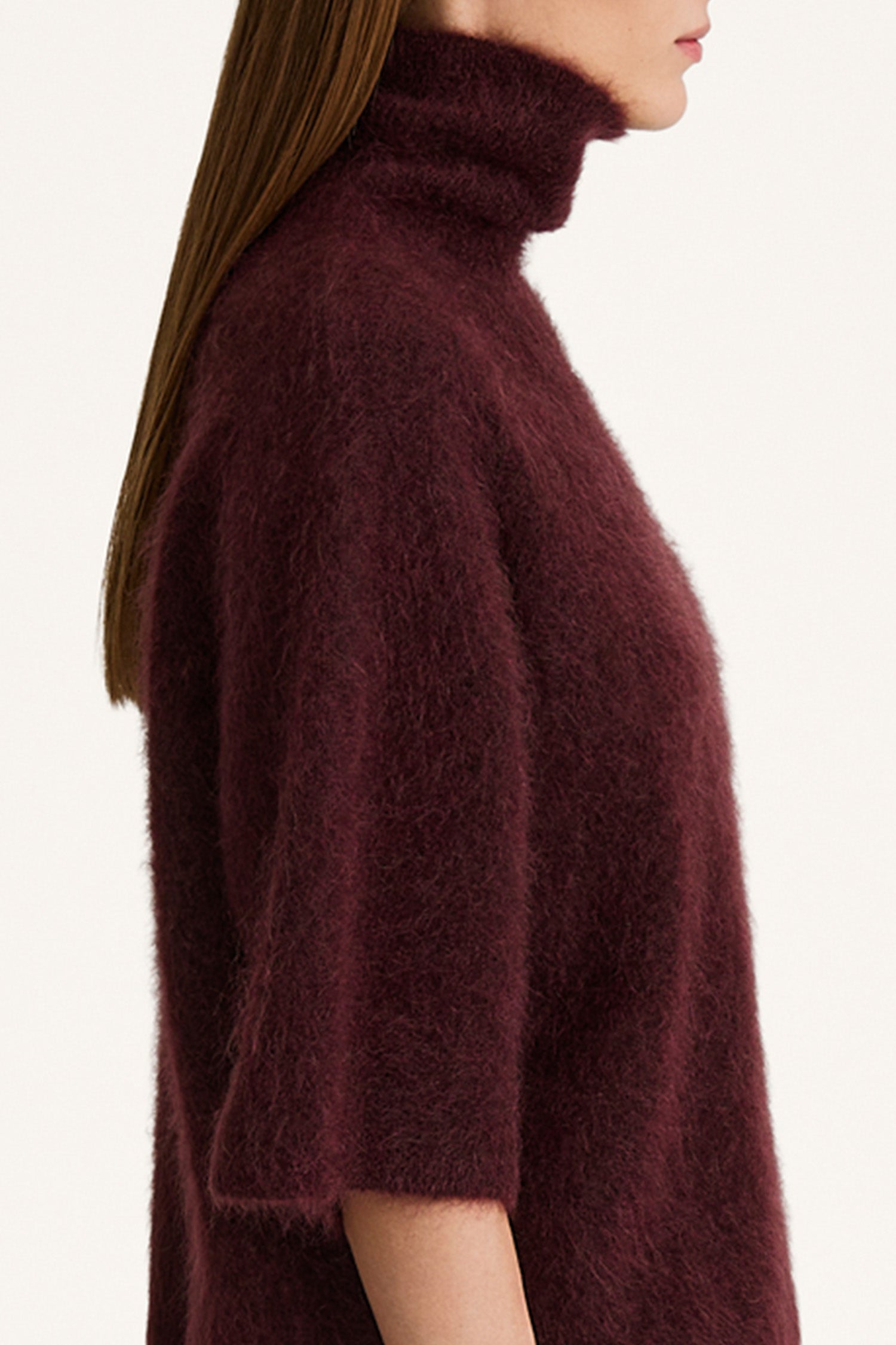 Nyssa short sleeve knitted top bordeaux stylein model image side close-up
