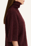 Nyssa short sleeve knitted top bordeaux stylein model image side close-up