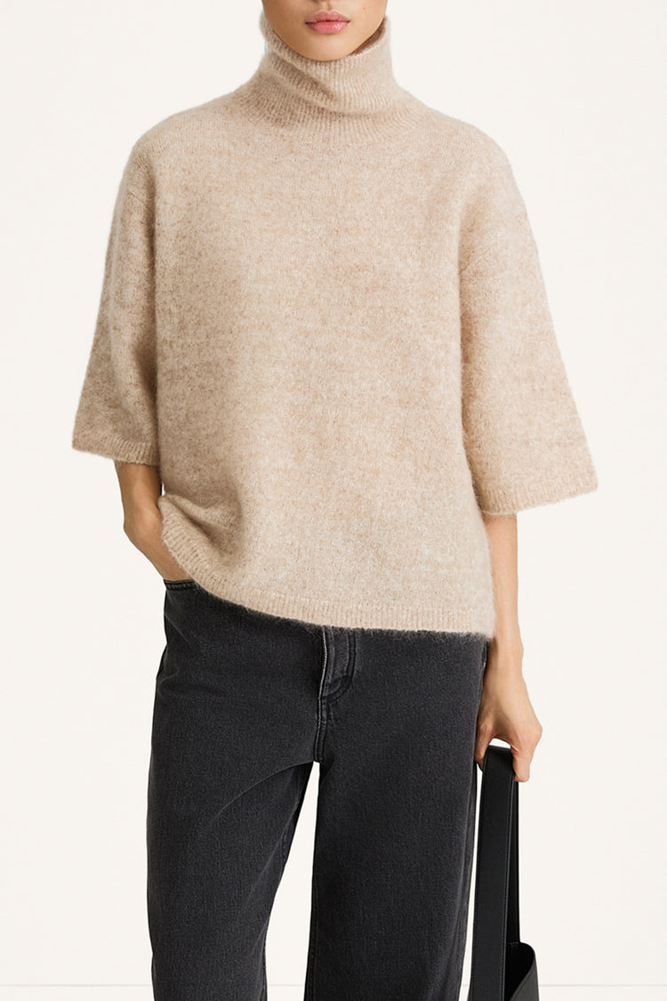 Nyssa short sleeve knitted top oyster stylein model image front close-up