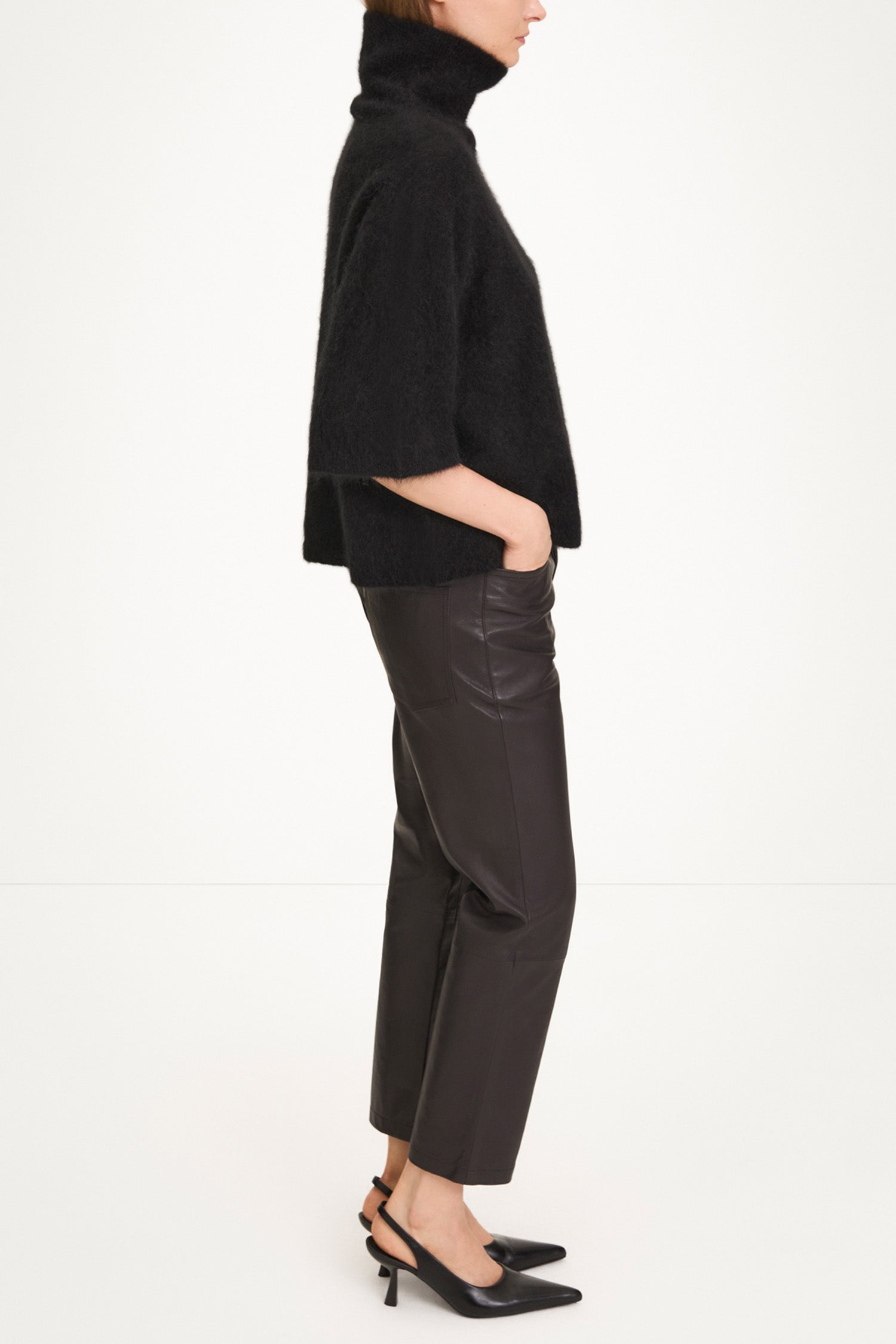 Nyssa short sleeve knitted top black stylein model image side