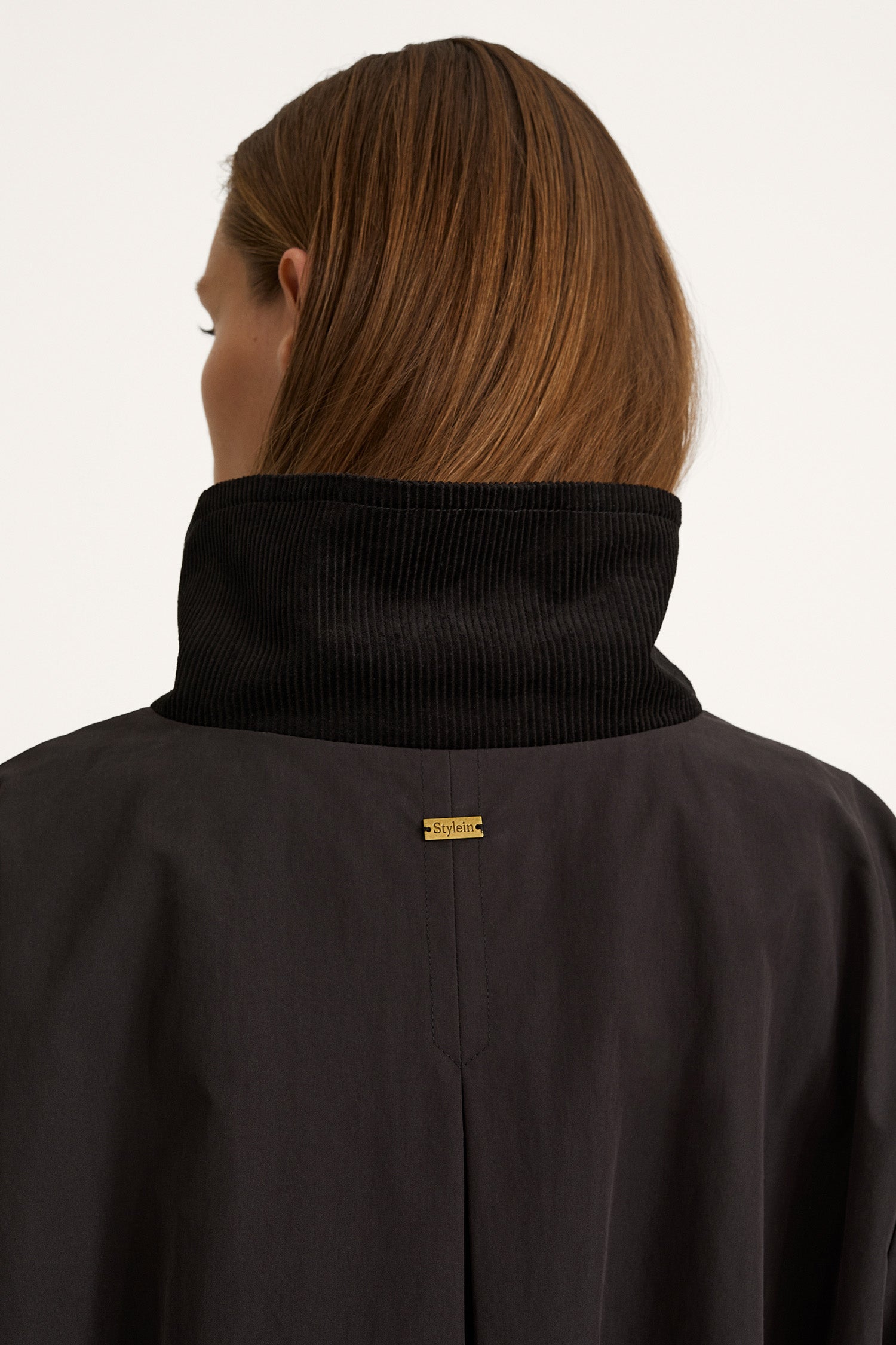 Sable coat trench cotton black stylein model image back close up