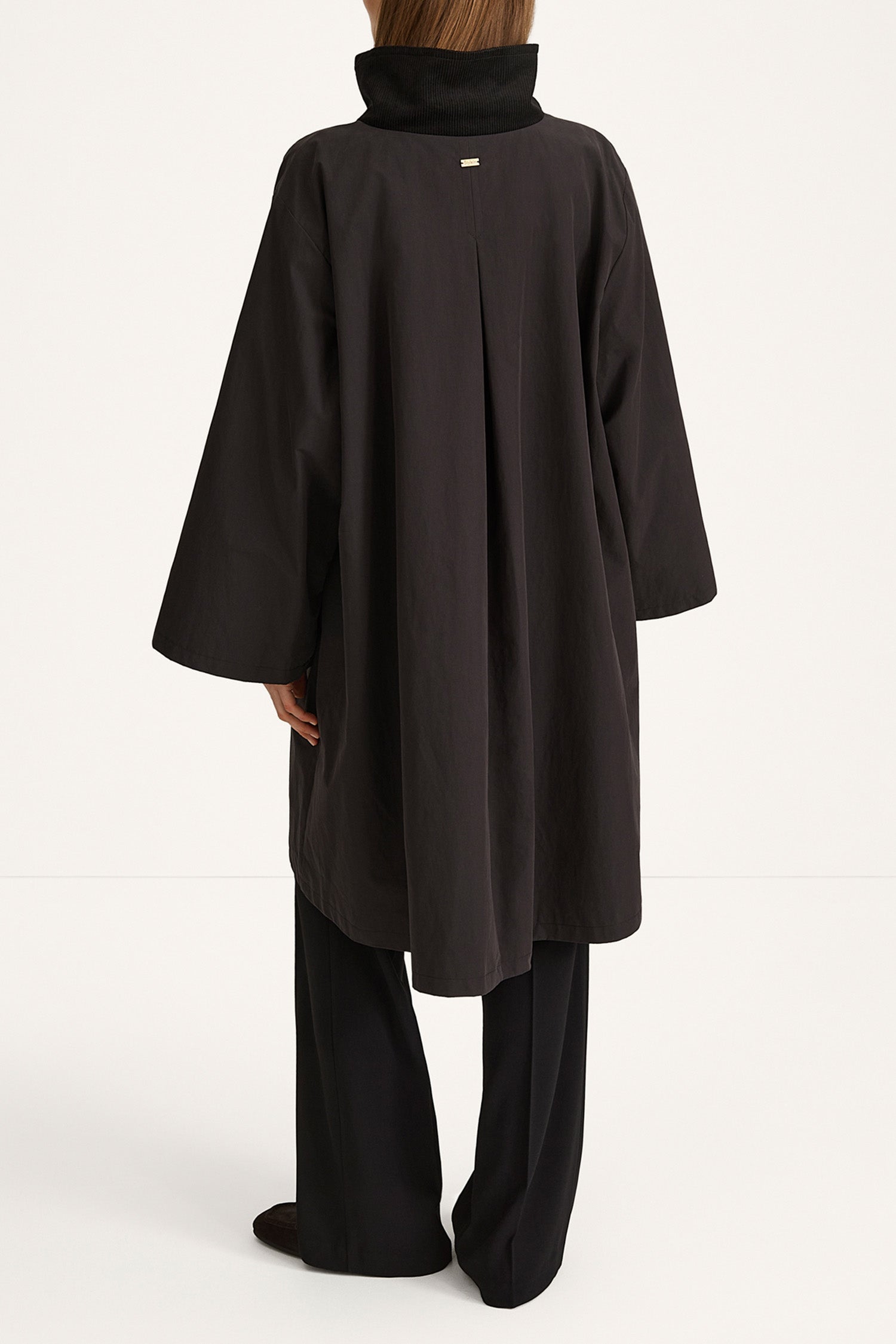 Sable coat trench cotton black stylein model image back