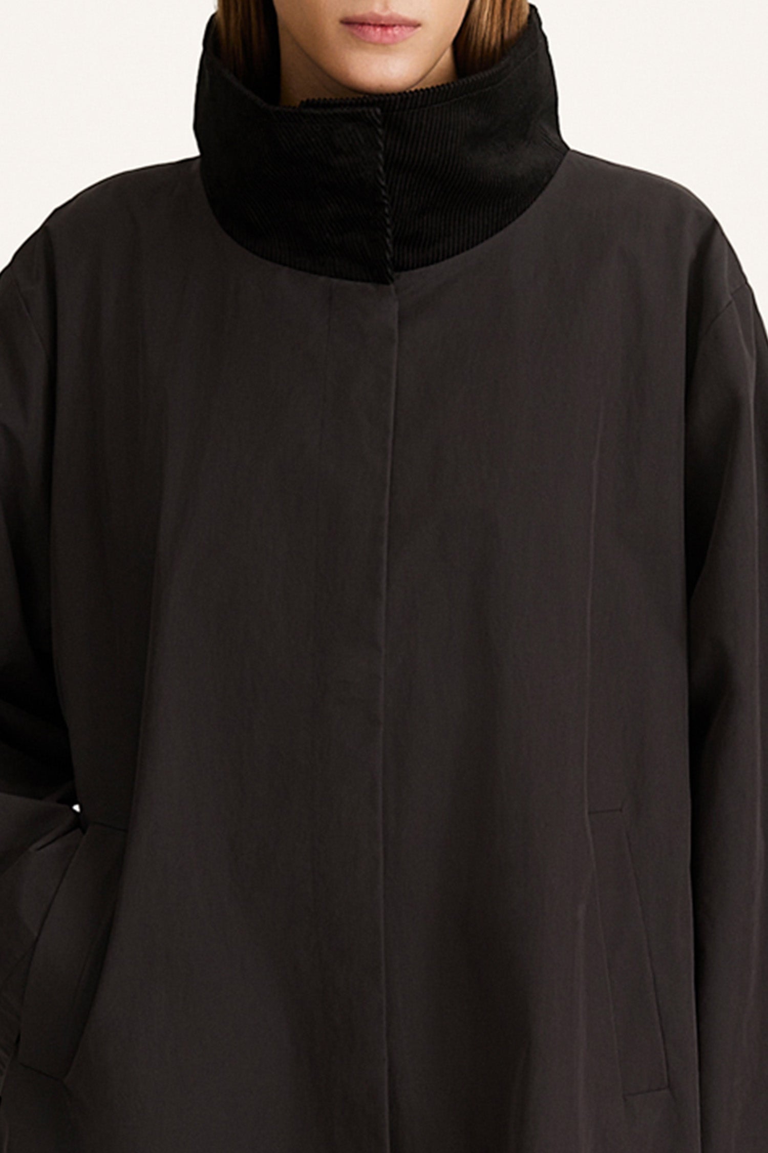 Sable coat trench cotton black stylein model image front close up