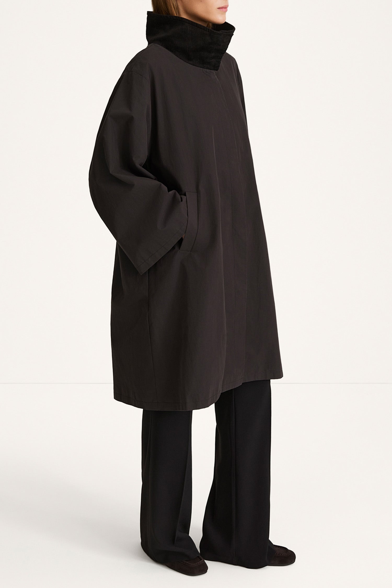 Sable coat trench cotton black stylein model image side