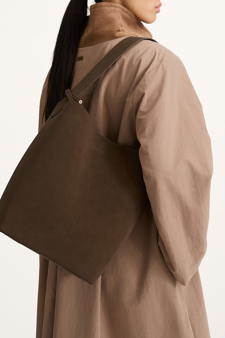 Sable coat trench cotton hazel brown stylein model image back close up bag