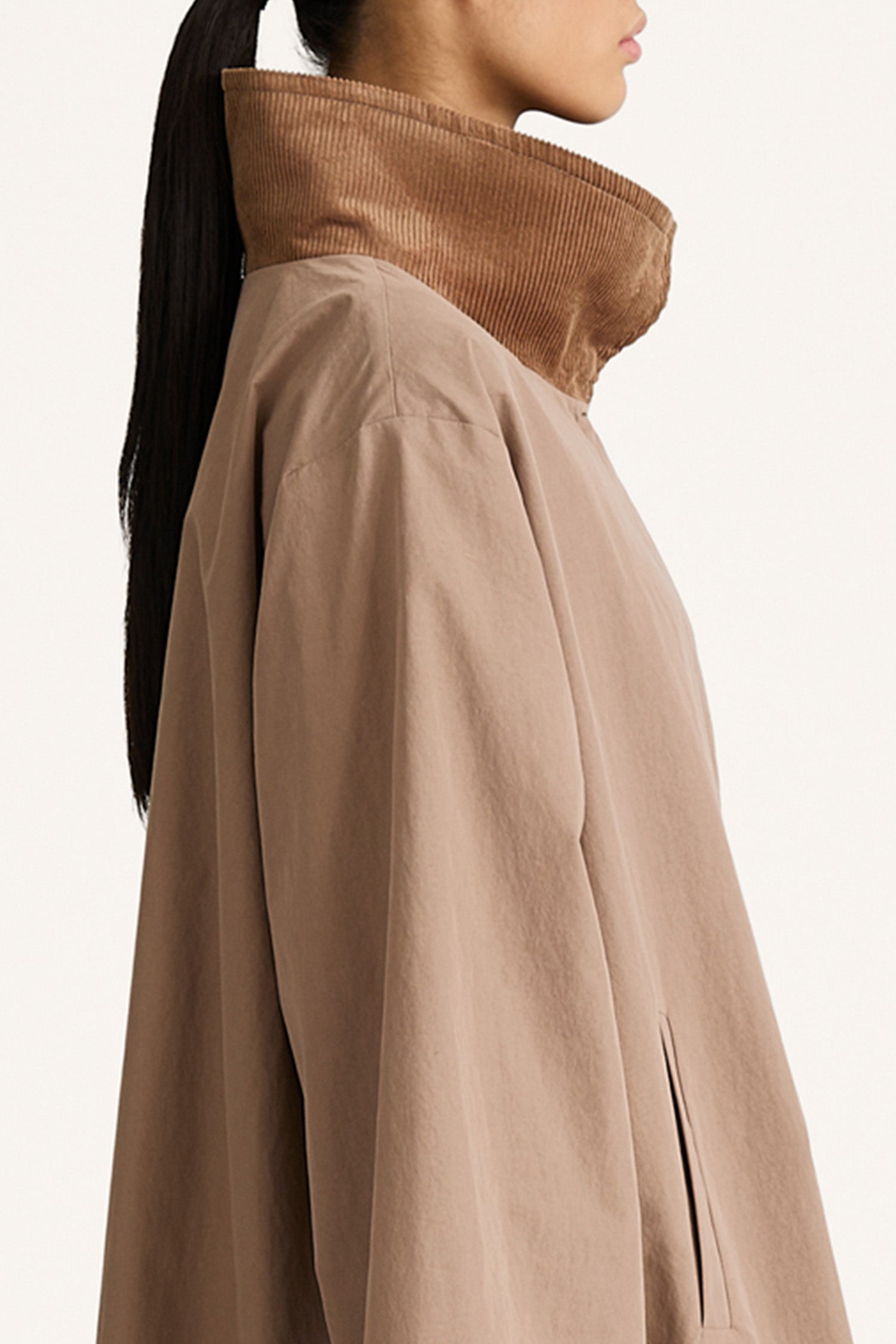 Sable coat trench cotton hazel brown stylein model image side close up