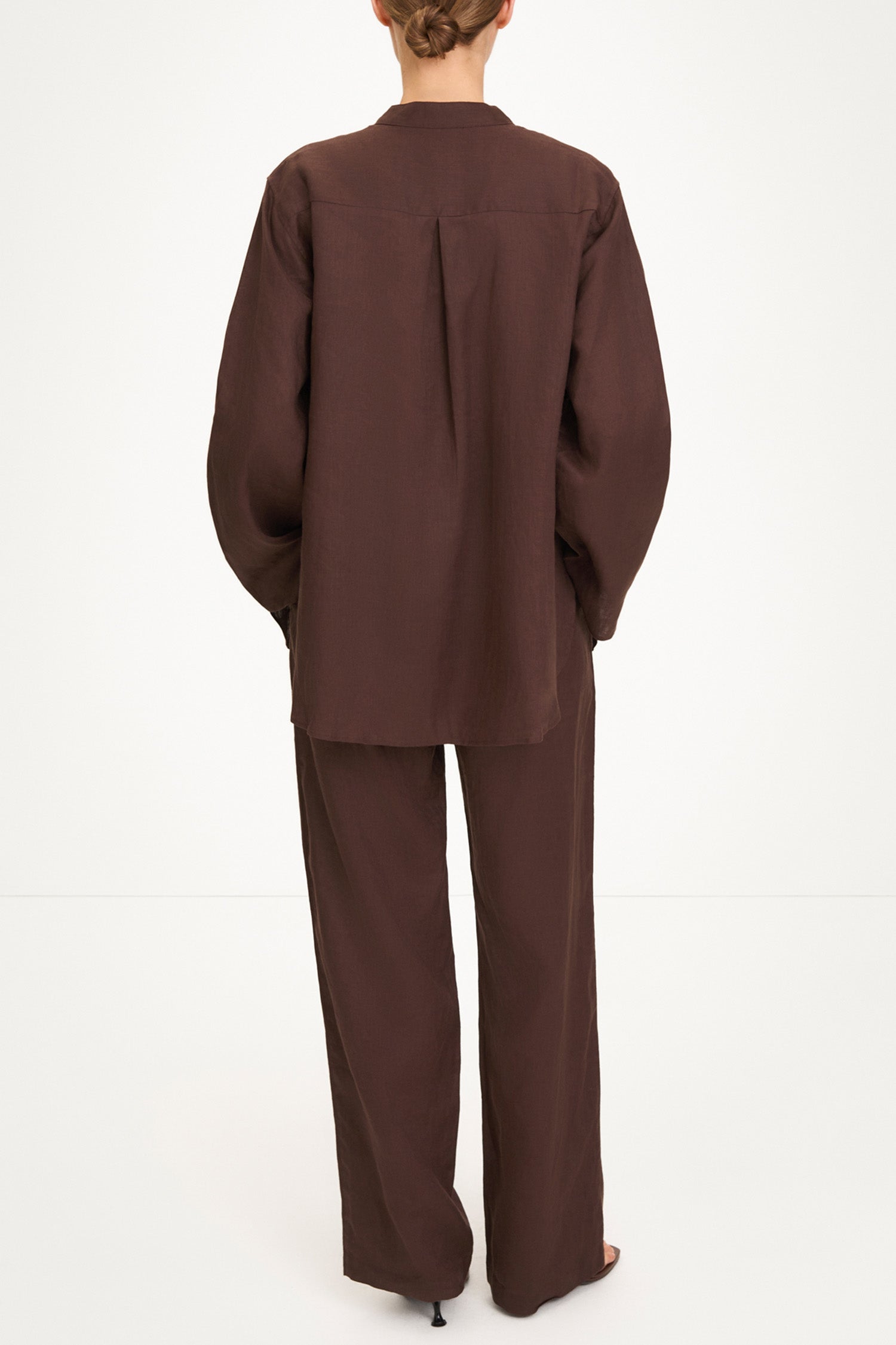 Sandria linen shirt coffee stylein model image back