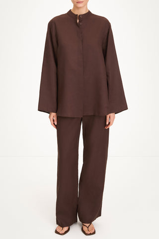 Sandria linen shirt coffee stylein model image front