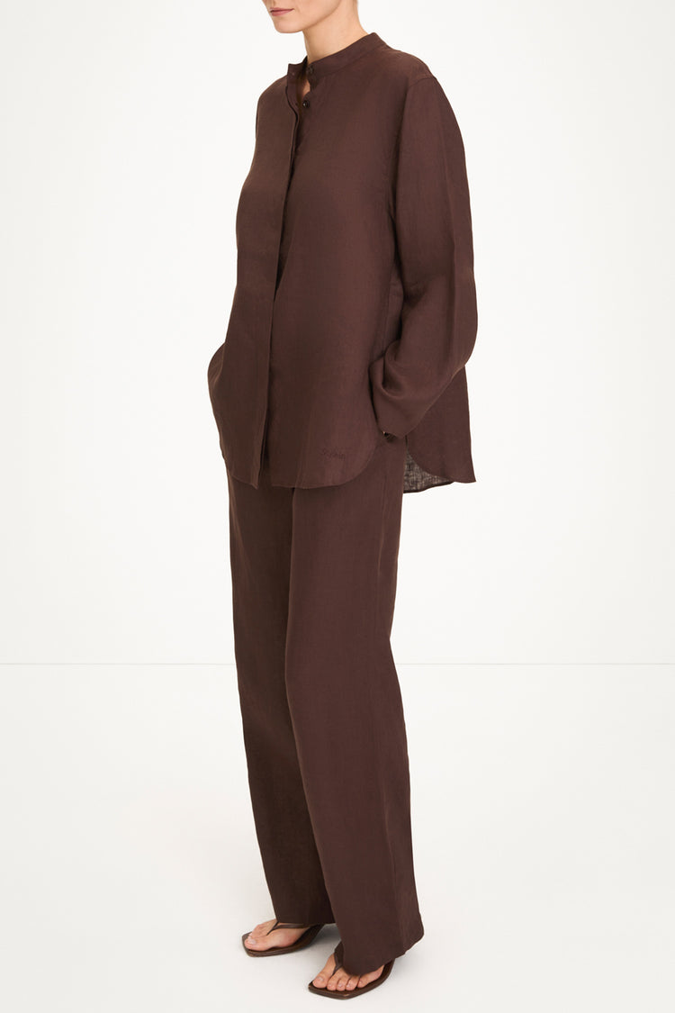 Sandria linen shirt coffee stylein model image side