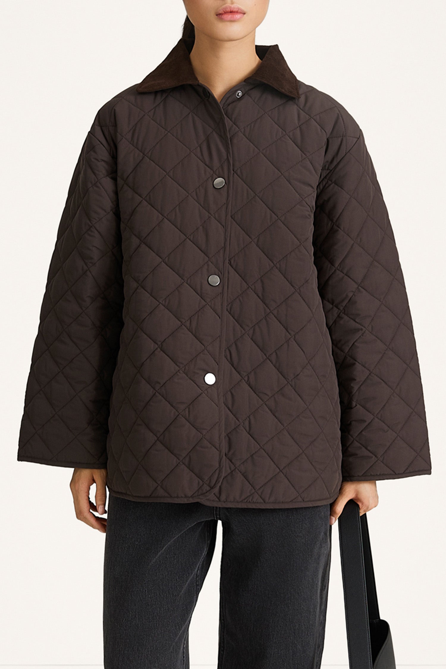 Brown quilted jacket stylein sabria model image front close